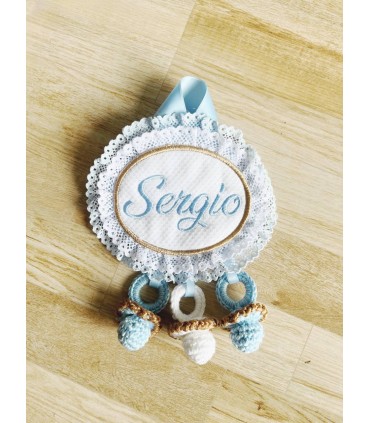 Broche para carro nombre con encaje y chupetes de crochet