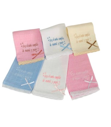 Gasa lisa lacitos y bordado de frase