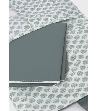 Porta documentos con pota toallitas y cambiador a juego. Impermeable verde.