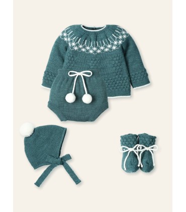 Conjunto jersey, cubre pañal ,gorro y botitas. Cedro