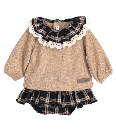 Conjunto pololo volante marino con blusa color arena Tramontana