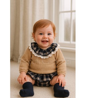 Conjunto pololo volante marino con blusa color arena Tramontana